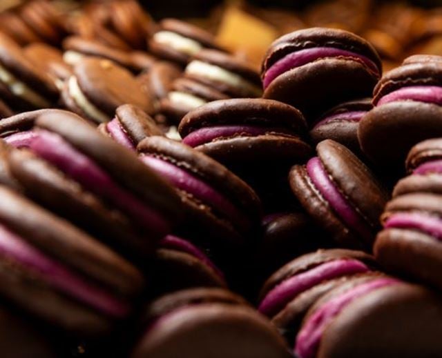 Zoom sur des macarons.
