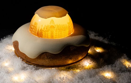 Christmas Yule log, exhibited in 2024 at the Salon du Chocolat.