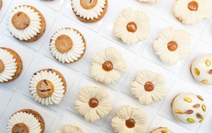 Zoom sur la vitrine de l'espace Cake Time de Nina Métayer